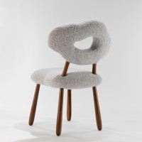 <a href="https://www.galeriegosserez.com/artistes/donnersberg-emma.html">Emma Donnersberg</a> - Cloud chair Nimbus - Noyer/Ella